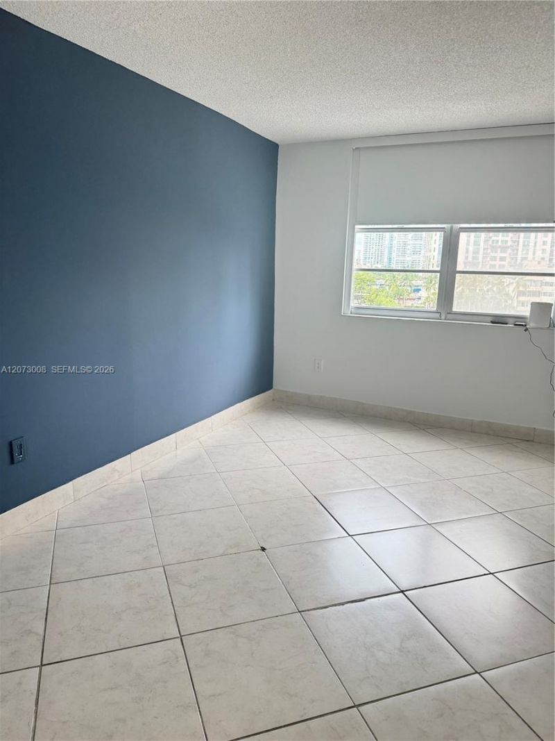 300 Bayview Dr , Unit 501, Sunny Isles Beach, FL 33160 Photo
