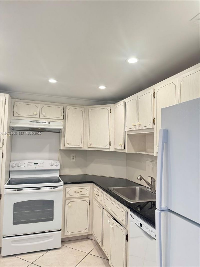 300 Bayview Dr , Unit 501, Sunny Isles Beach, FL 33160 Photo
