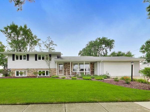 8938 S 81st Avenue , Hickory Hills, IL 60457