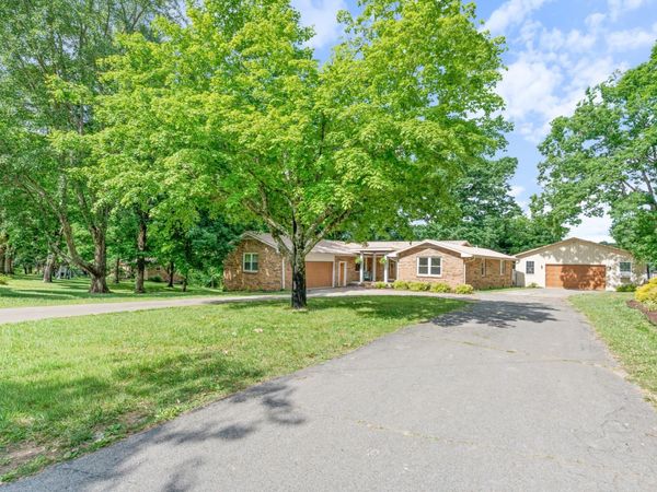 104 Southwood Dr , Dickson, TN 37055
