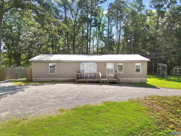 89 Red Bud Lane, Decatur, AL 35603