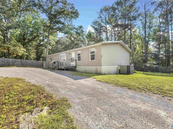 89 Red Bud Lane, Decatur, AL 35603