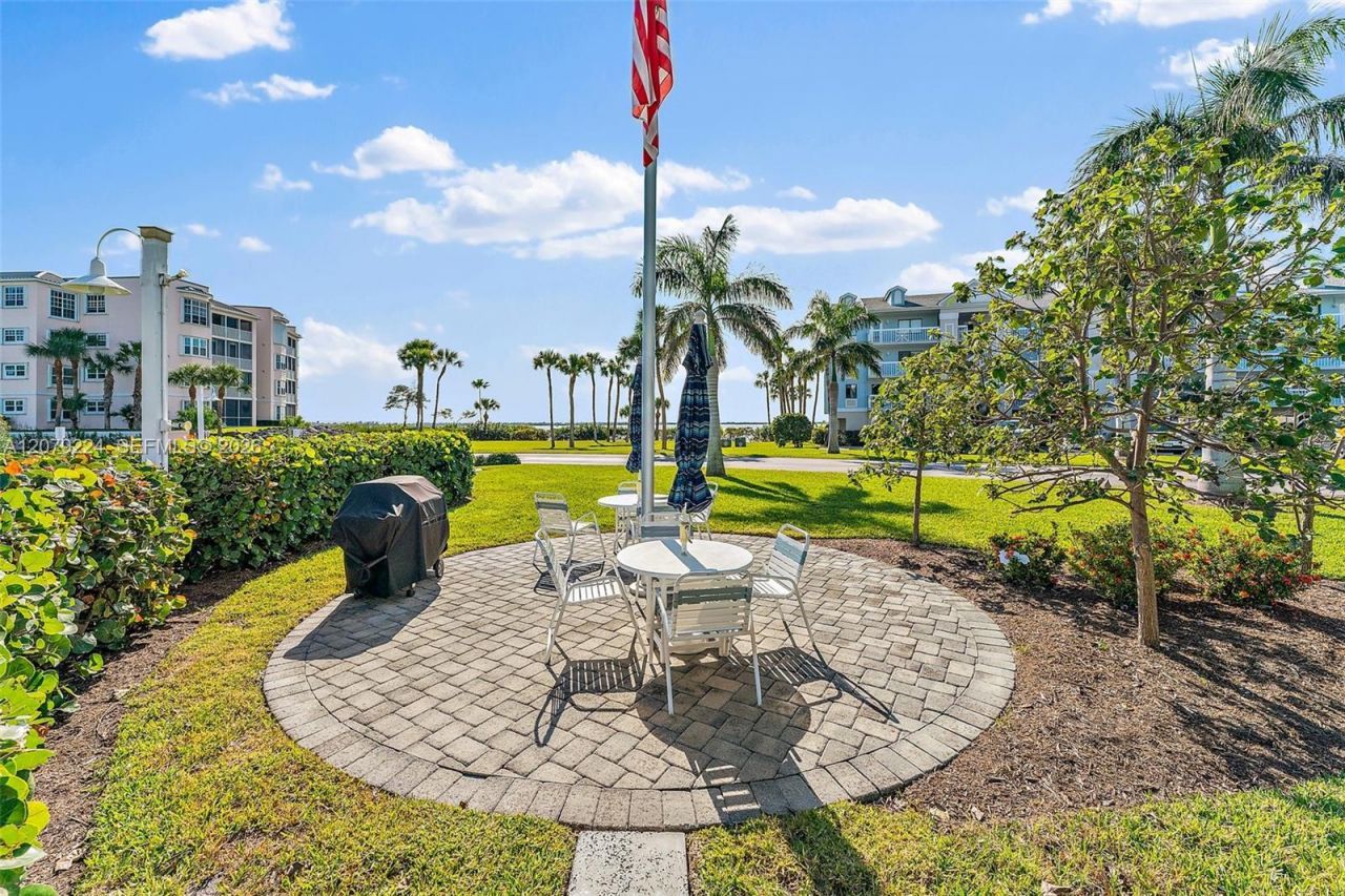 40 NE Plantation Rd, Unit 207, Hutchinson Island, FL 34996 Photo