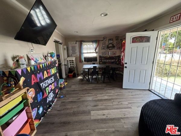 1537 E 84th Street, Los Angeles, CA 90001