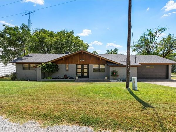 80 Bayside Circle, Gainesville, TX 76240