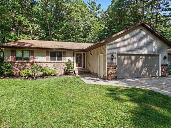 15892 152nd Avenue, Spring Lake, MI 49456