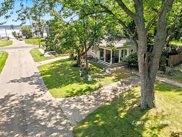 15 E Wall Street, Douglas, MI 49406