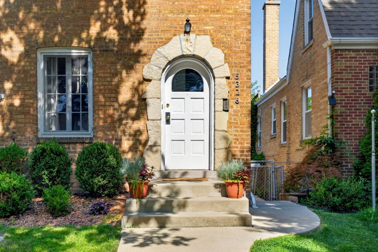 5326 N Lockwood Avenue, Chicago, IL 60630 Main Photo