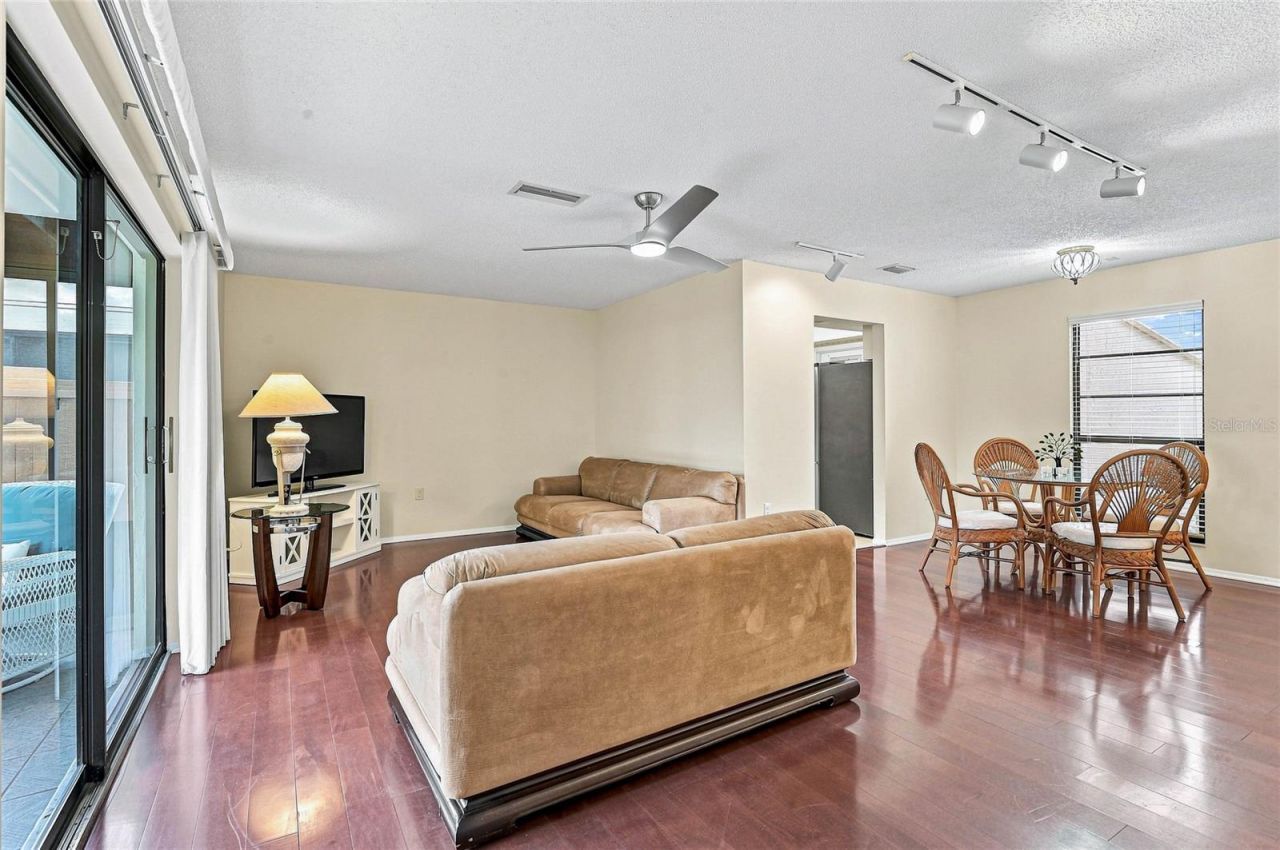3189 Glen Elyn Boulevard, Unit 3, Sarasota, FL 34237 Photo