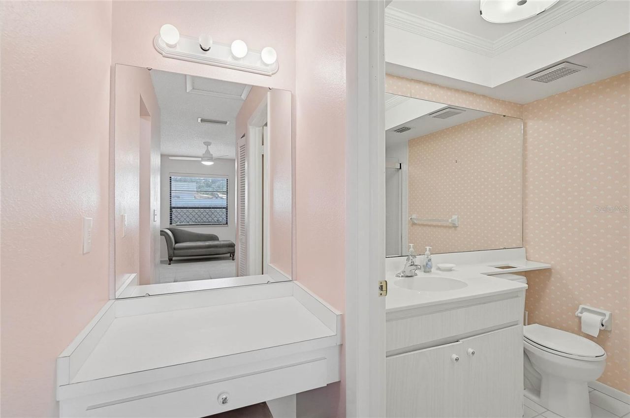 3189 Glen Elyn Boulevard, Unit 3, Sarasota, FL 34237 Photo