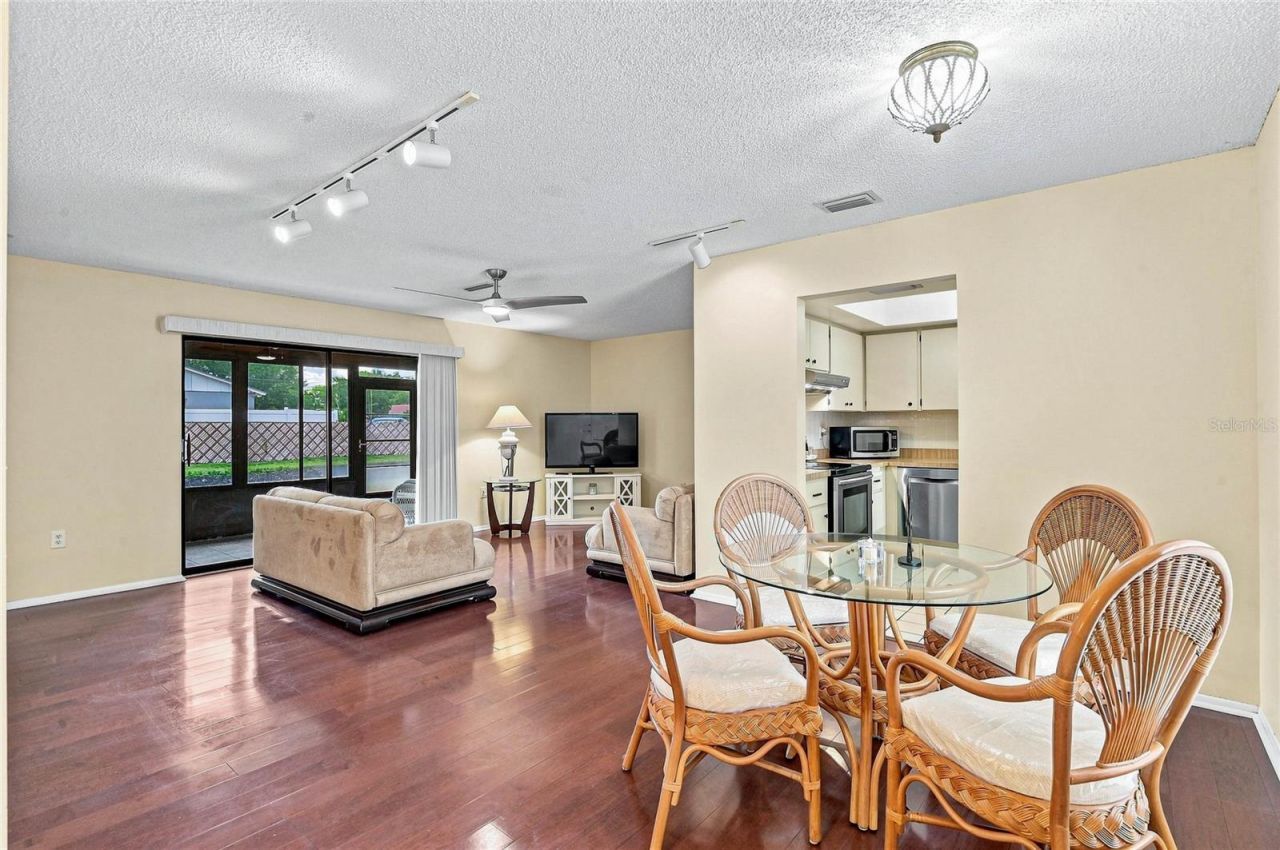 3189 Glen Elyn Boulevard, Unit 3, Sarasota, FL 34237 Photo