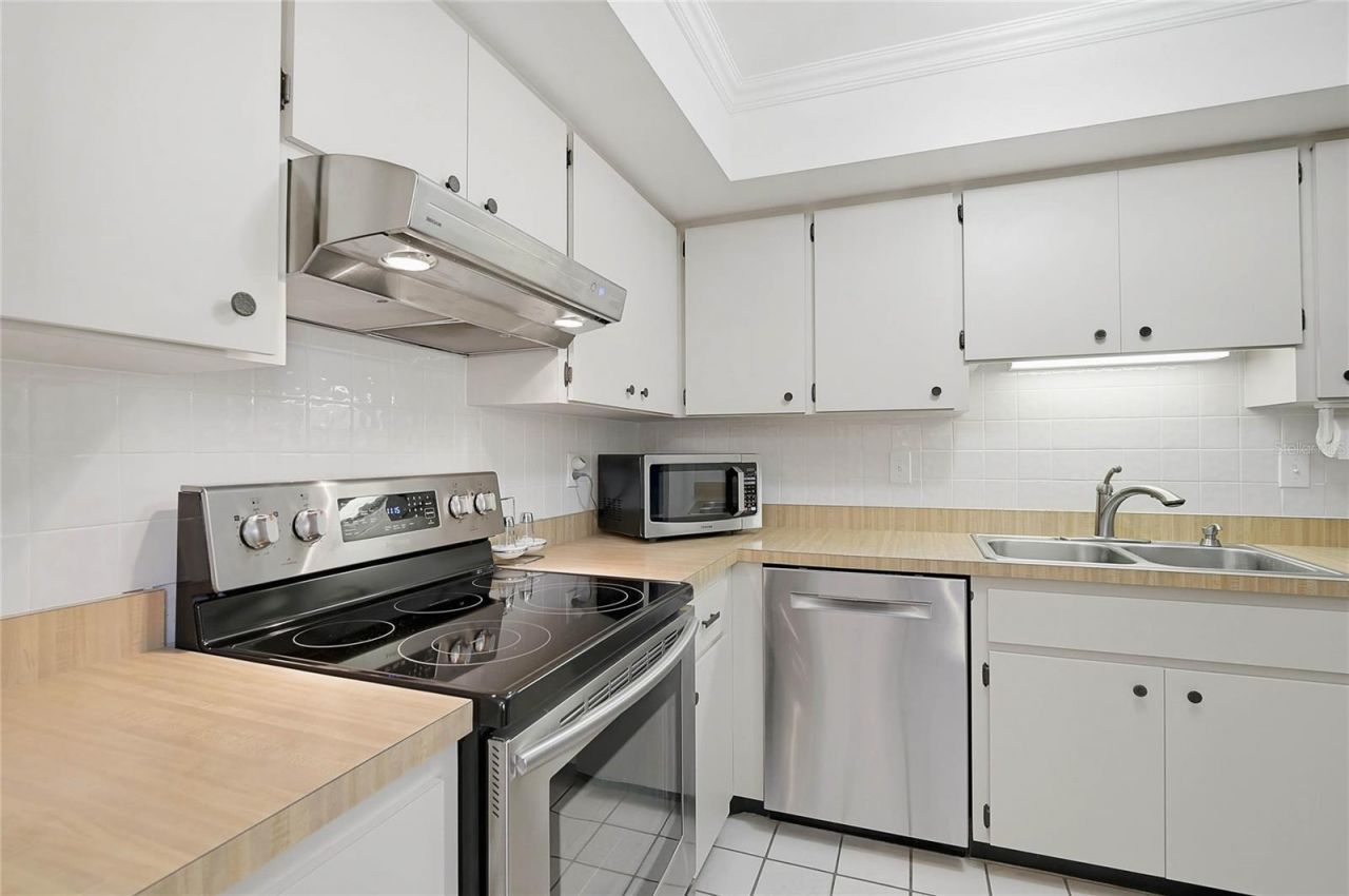 3189 Glen Elyn Boulevard, Unit 3, Sarasota, FL 34237 Photo