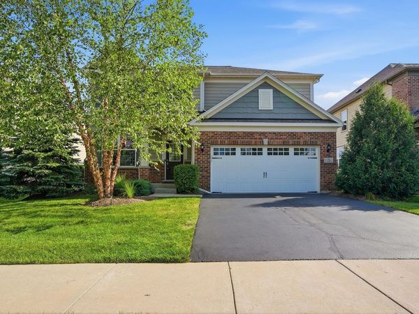 5 Palisades Boulevard , Hawthorn Woods, IL 60047