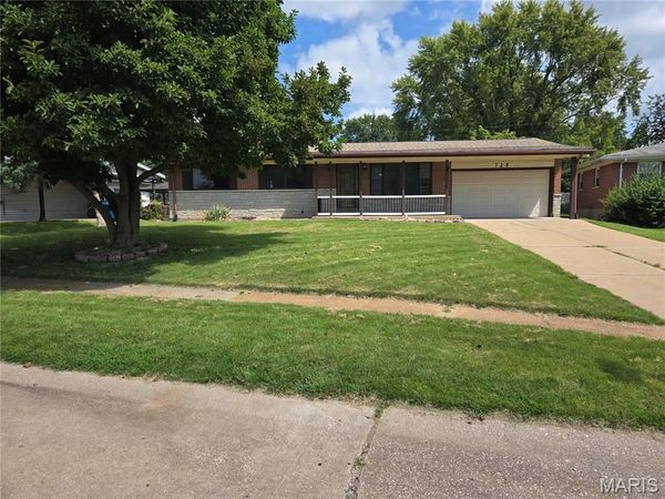 725 Mary Jo Lane , Hazelwood, MO 63042