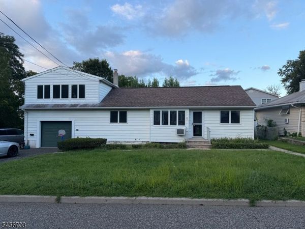 5 Lexington Ave, Wallington, NJ 07057