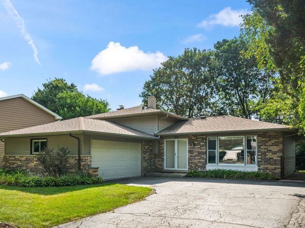 1292 N Linden Avenue, Palatine, IL 60074