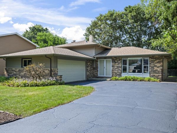 1292 N Linden Avenue, Palatine, IL 60074
