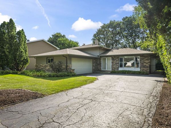 1292 N Linden Avenue, Palatine, IL 60074