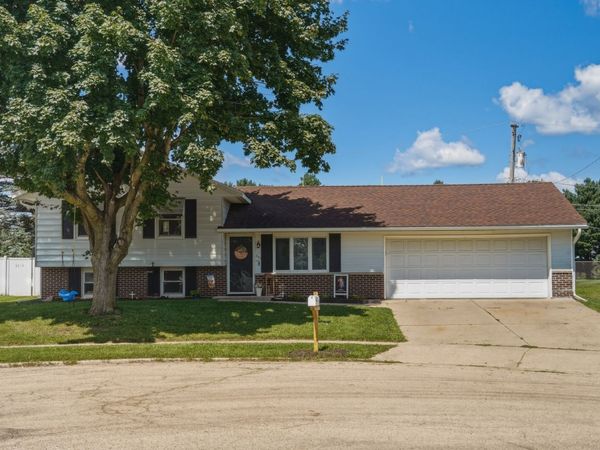 601 High Street , Dixon, IL 61021