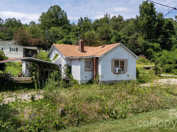 1327 Boxwood Place NW, Lenoir, NC 28645