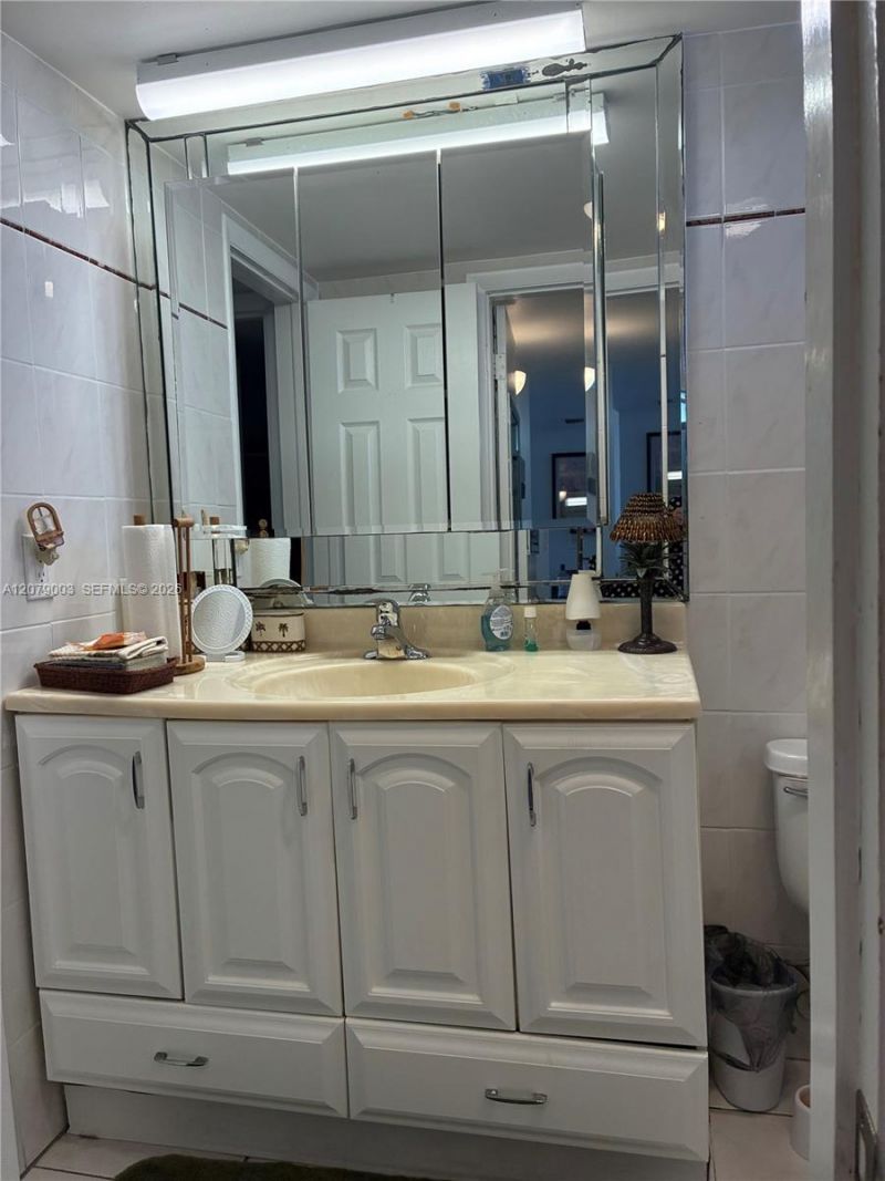 2980 E Point East Dr, Unit D608, Aventura, FL 33160 Photo