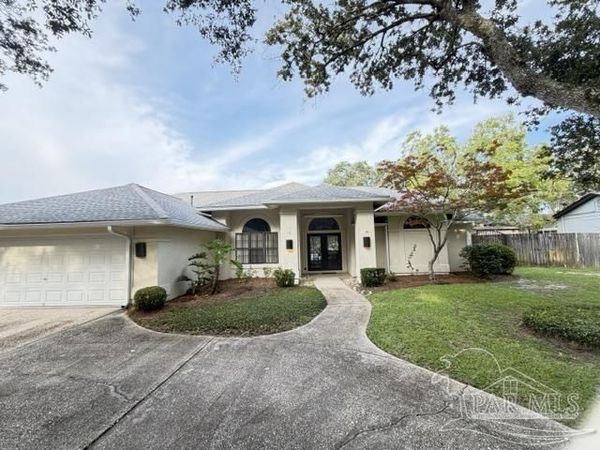 12 Highpoint Dr, Gulf Breeze, FL 32561