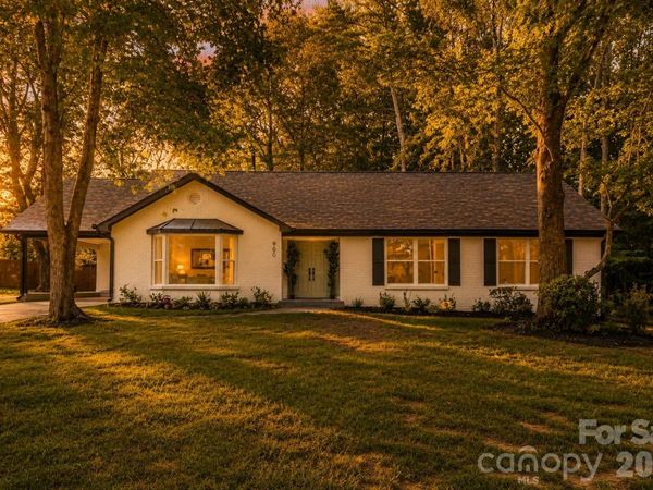 900 Burtonwood Circle, Charlotte, NC 28212