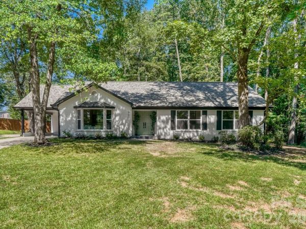 900 Burtonwood Circle, Charlotte, NC 28212