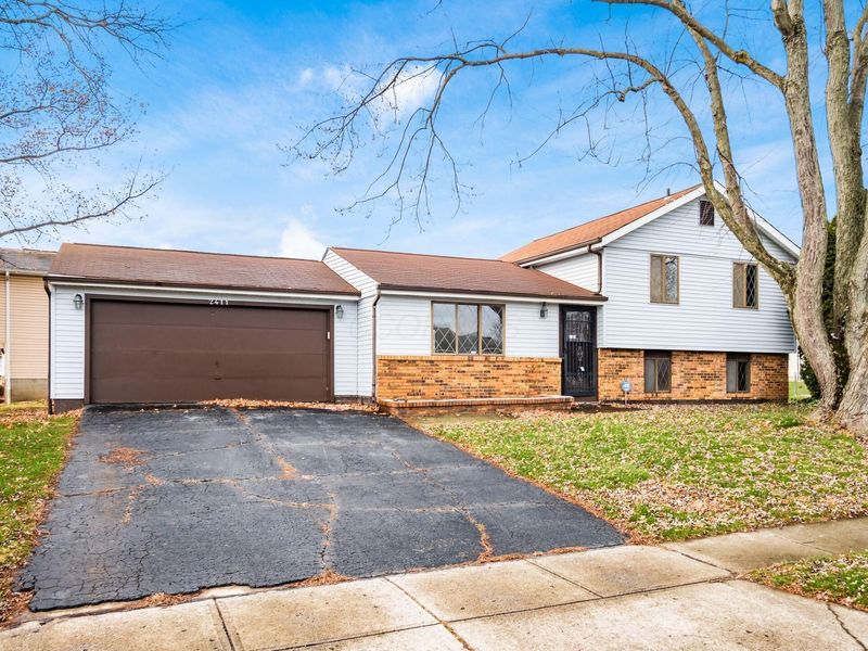 2411 Red Rock Boulevard, Grove City, OH 43123 Photo 1