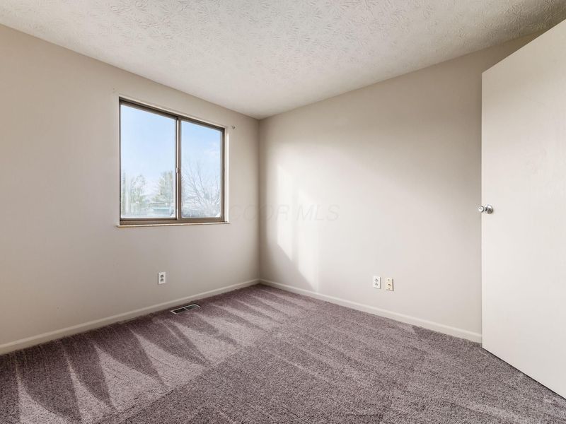 2411 Red Rock Boulevard, Grove City, OH 43123 Photo 18