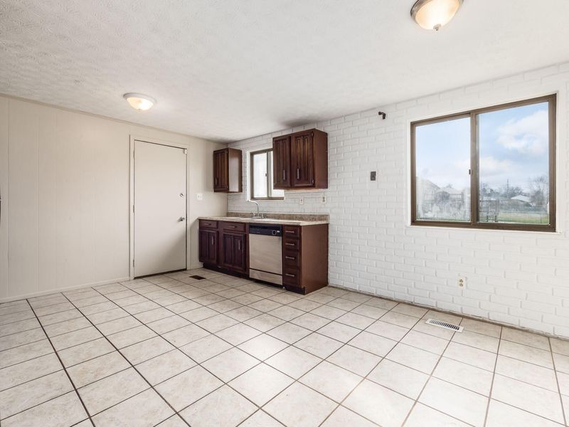 2411 Red Rock Boulevard, Grove City, OH 43123 Photo 7