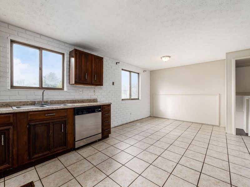 2411 Red Rock Boulevard, Grove City, OH 43123 Photo 8
