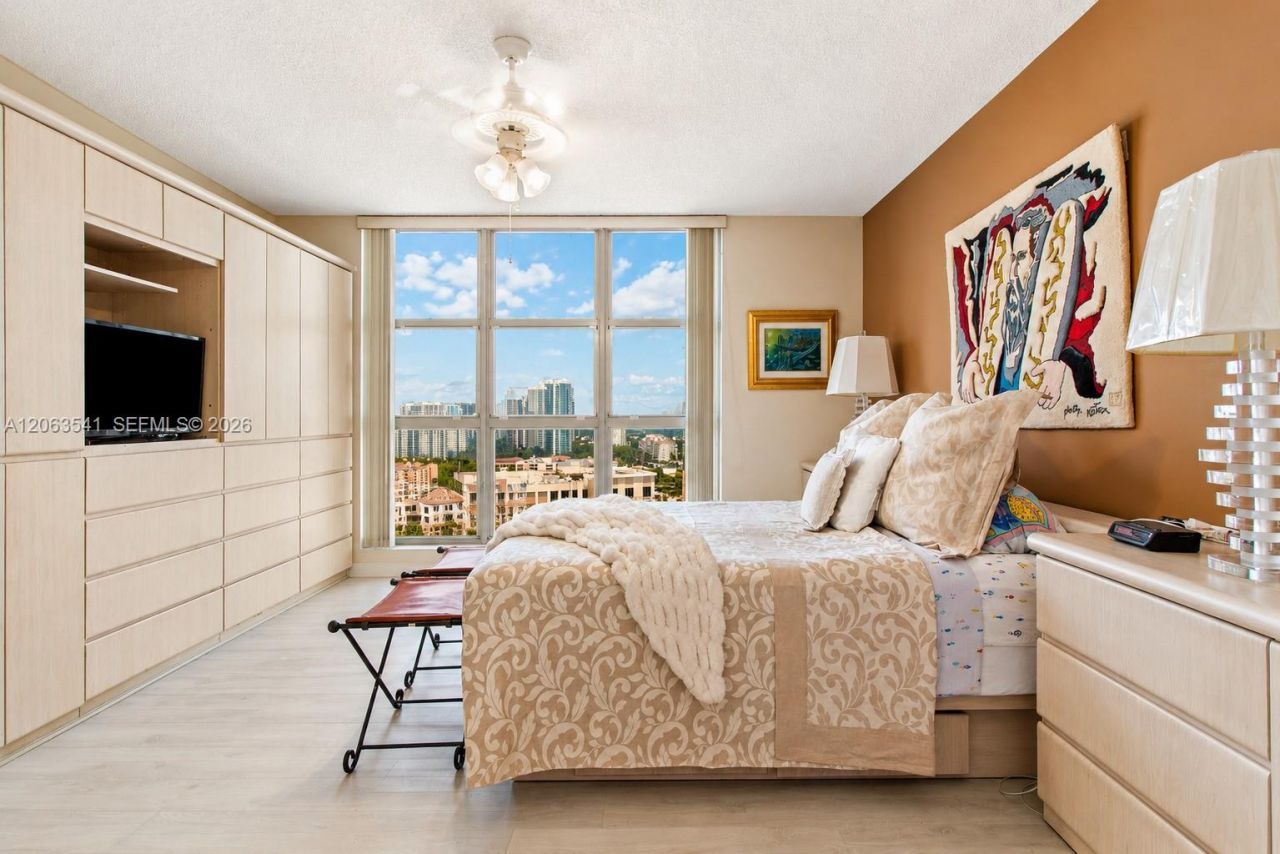 3500 Mystic Pointe Dr, Unit 2204, Aventura, FL 33180 Photo