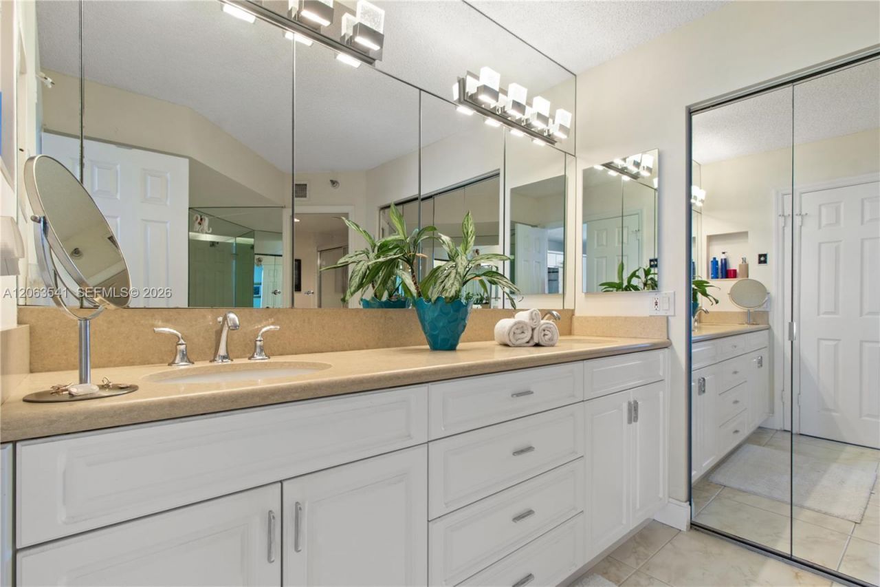3500 Mystic Pointe Dr, Unit 2204, Aventura, FL 33180 Photo