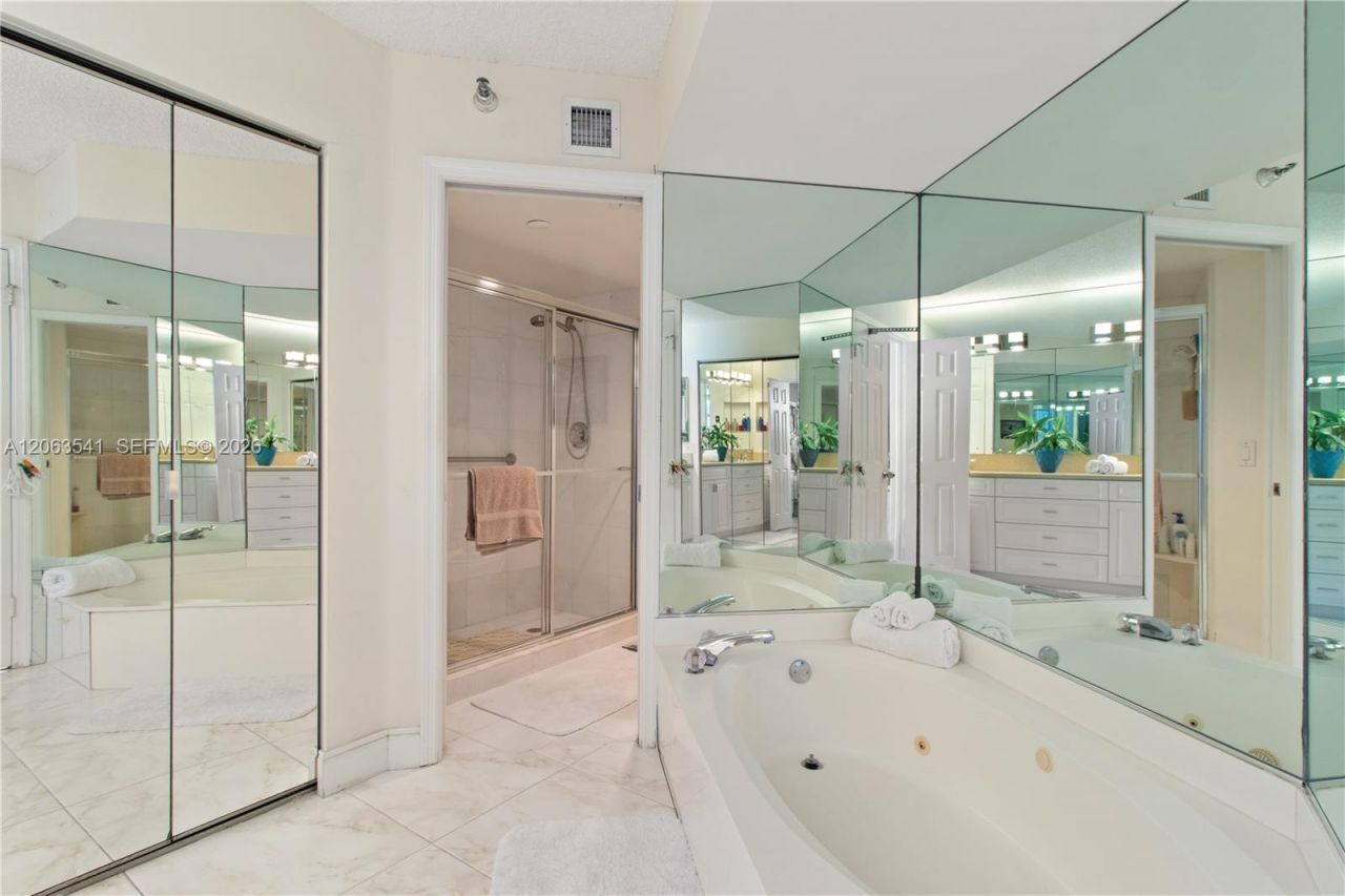 3500 Mystic Pointe Dr, Unit 2204, Aventura, FL 33180 Photo