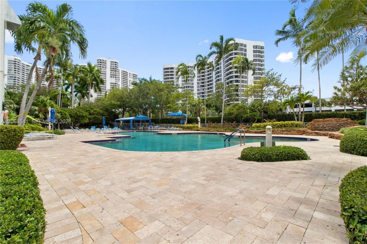3500 Mystic Pointe Dr, Unit 2204, Aventura, FL 33180 Photo