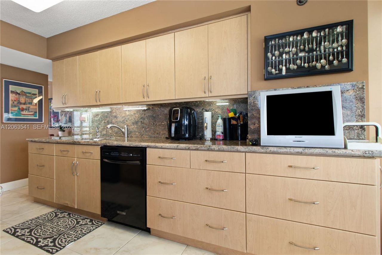 3500 Mystic Pointe Dr, Unit 2204, Aventura, FL 33180 Photo
