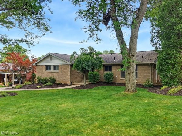 729 crestwood Avenue , Wadsworth, OH 44281