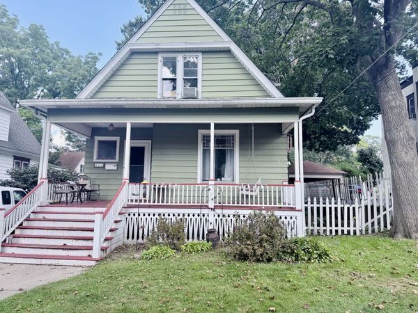 213 Grove Street, Woodstock, IL 60098