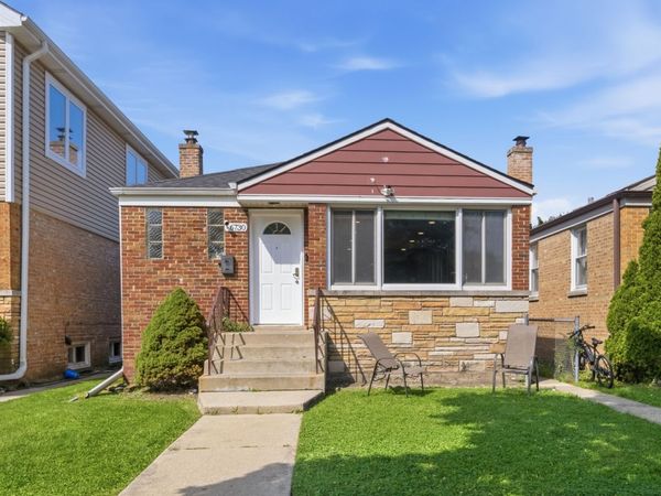 6730 N Whipple Street , Chicago, IL 60645