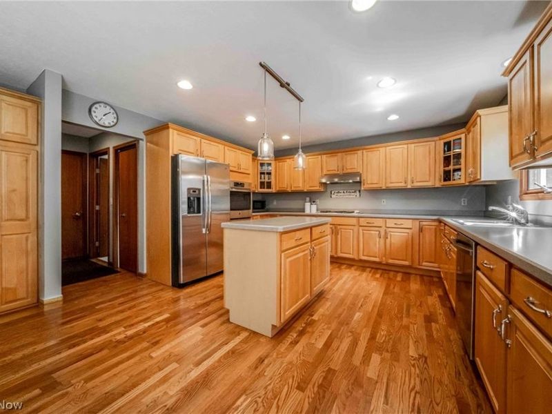 4084 Shelly Drive, Seven Hills, OH 44131 Photo 11