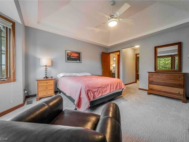 4084 Shelly Drive, Seven Hills, OH 44131 Photo 14