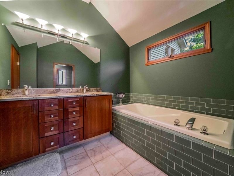 4084 Shelly Drive, Seven Hills, OH 44131 Photo 17