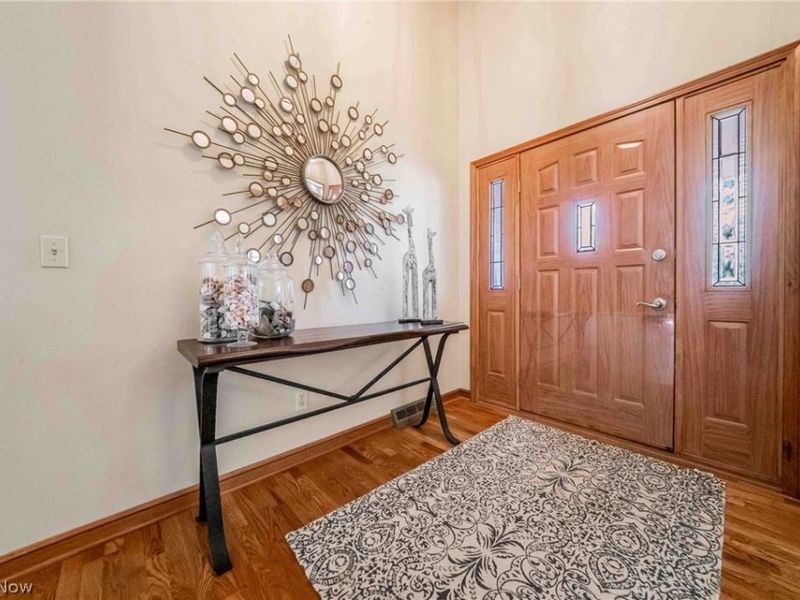 4084 Shelly Drive, Seven Hills, OH 44131 Photo 3
