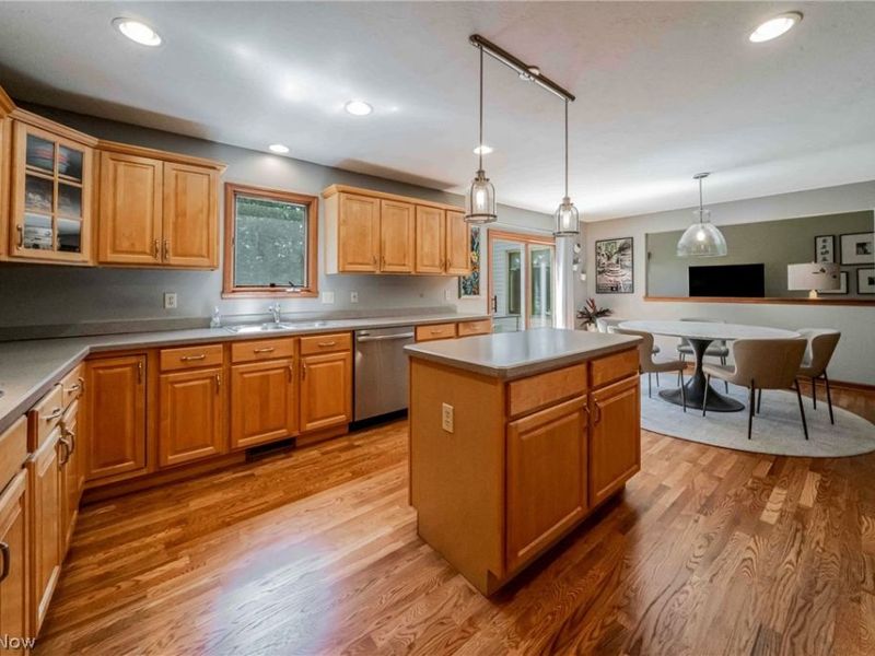 4084 Shelly Drive, Seven Hills, OH 44131 Photo 9