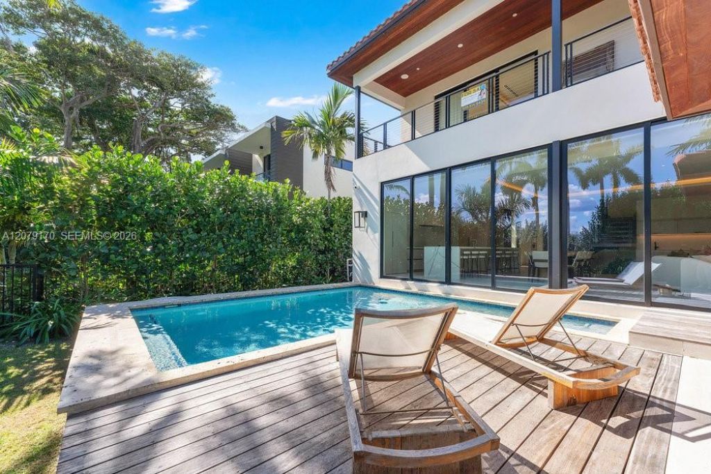 5831 Alton Rd , Miami Beach, FL 33140 Photo