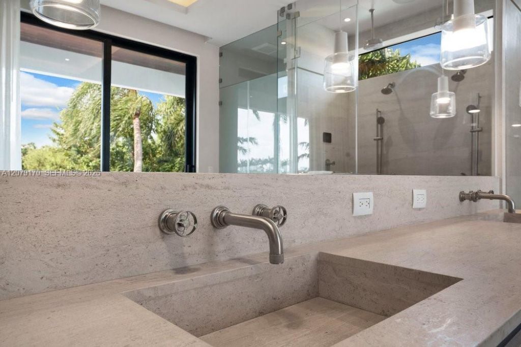 5831 Alton Rd , Miami Beach, FL 33140 Photo