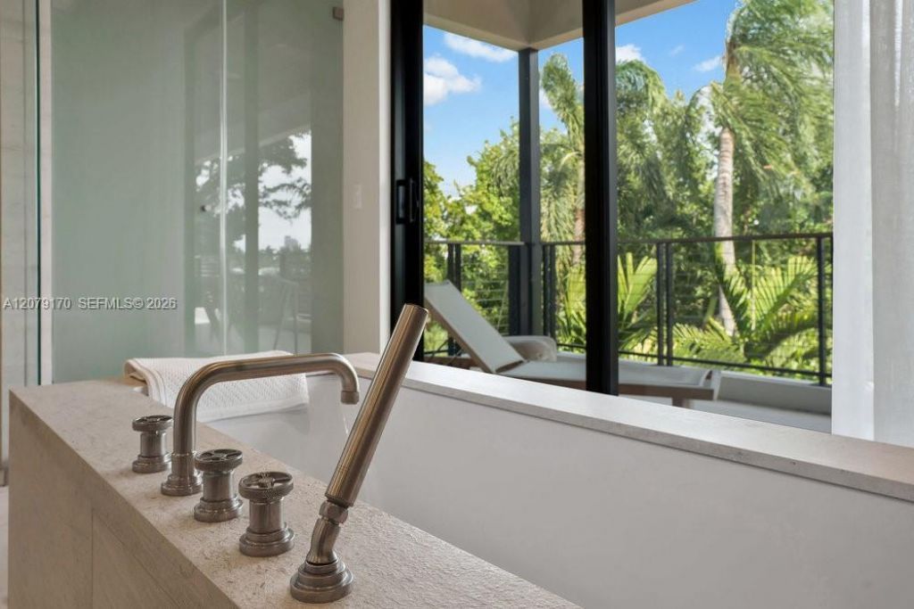 5831 Alton Rd , Miami Beach, FL 33140 Photo