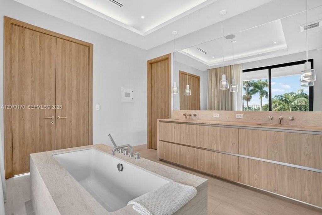 5831 Alton Rd , Miami Beach, FL 33140 Photo