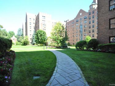 198 Garth Road, Unit 3C, Scarsdale, NY 10583